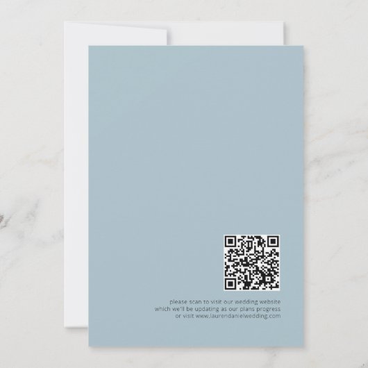 Elegant Dusty Blue Wildflower QR Code Bruiloft Save The Date (Achterkant)