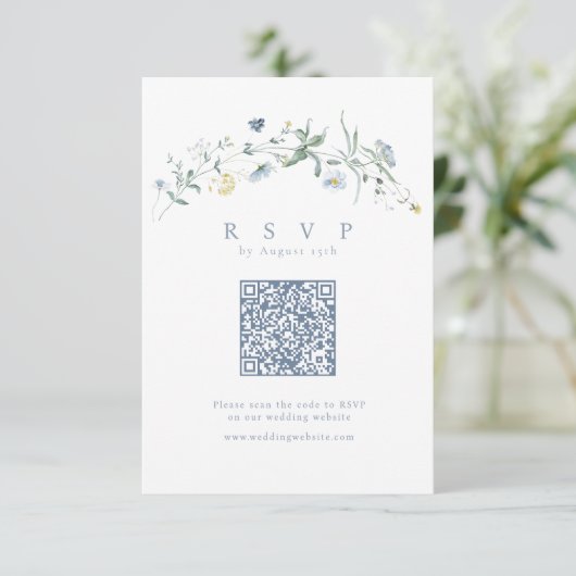 Elegant Dusty Blue Wildflower Rustic Boho QR code RSVP Kaartje (Staand voorkant)