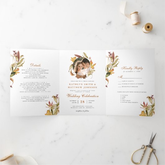 Elegant Dusty Brown Autumn Foliage Fall Wedding Drieluik Uitnodiging (Binnen)