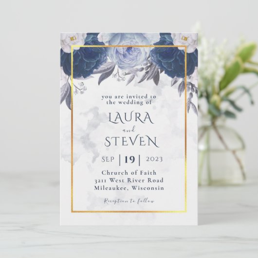 Elegant Dusty Gray Blue Floral Wedding Invitation Kaart (Staand voorkant)