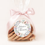 Elegant Dusty Roos en Peach Floral Wreath Wedding Ronde Sticker<br><div class="desc">Sluit je trouwuitnodiging enveloppen af of gunt tassen met onze elegante florale trouwstickers. De aangepaste florale trouwstickers tonen uw namen in een elegant kalligrafiemanuscript omringd door een groef van stoffige roos roze en perzikbloemen van de waterverf met oogstgroene bladeren. Ontworpen om te coördineren met ons Roos Pink Waterverf Floral bruiloft...</div>