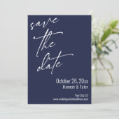 Elegant eenvoudig handschrift navyblauw save the date (Staand voorkant)