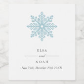 Elegant Eenvoudig lichtblauw Sneeuwvlok Monogram Wijn Etiket (Enkel label)