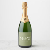 Elegant Eenvoudig Mos Groen Monogram Bruiloft Sparkling Wijnetiket (Voorkant)