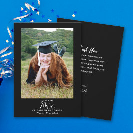 Elegant Eenvoudig Zwart Wit Script Afstuderen Foto Bedankkaart