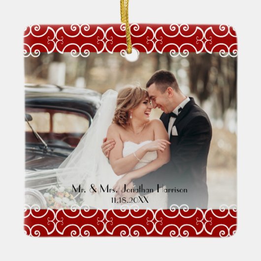 Elegant Eerste Kerstfeest Getrouwd Rode Foto Wedde Keramisch Ornament (Voorkant)
