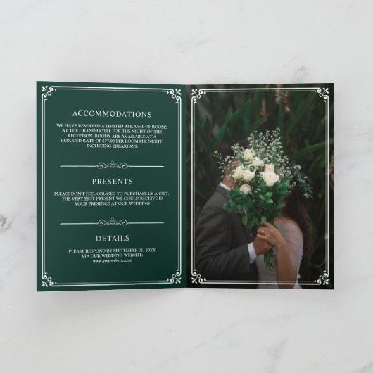 Elegant Emerald Green en White Monogram Wedding (Binnen)