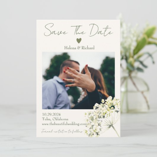 Elegant en groen bloemend huwelijksfeest save the date (Staand voorkant)