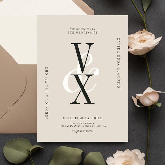 Elegant en Luxury Neutral Typography Wedding Kaart