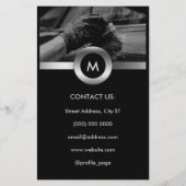 Elegant en professionele auto met details van de f flyer (Achterkant)