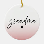 Elegant en subtiel roze Grandma Script Gift Keramisch Ornament (Voorkant)