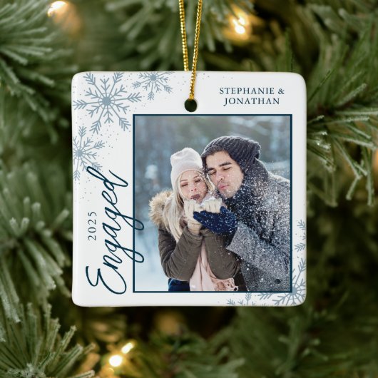 Elegant Engaged kerst Snowflakes Keramisch Ornament (Boom)