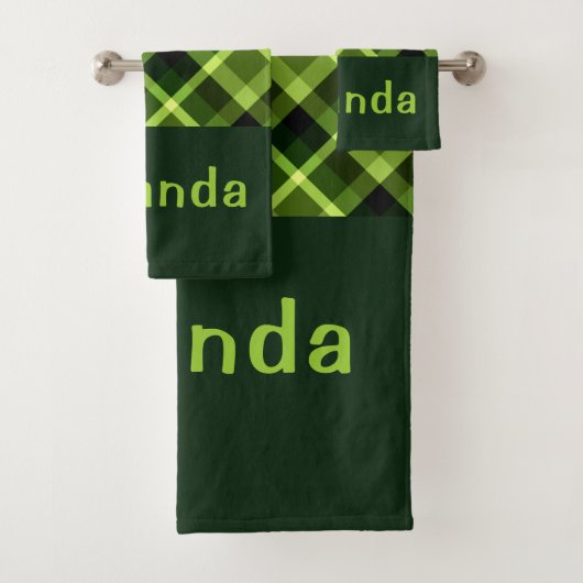 Elegant erwtengroen geplakt monogram badhanddoek s bad handdoek (Insitu)