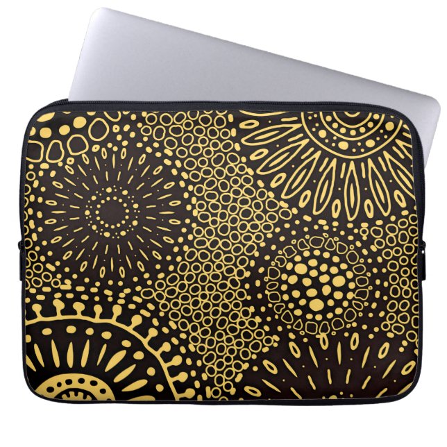 Elegant Ethnic Floral Black Gold Laptop Sleeve (Voorkant)