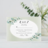 Elegant Eucalyptus blad groen bruiloft RSVP Kaartje (Staand voorkant)
