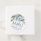 Elegant Eucalyptus Blue Rozen Floral Wedding Bedankjes Labels (In situ)