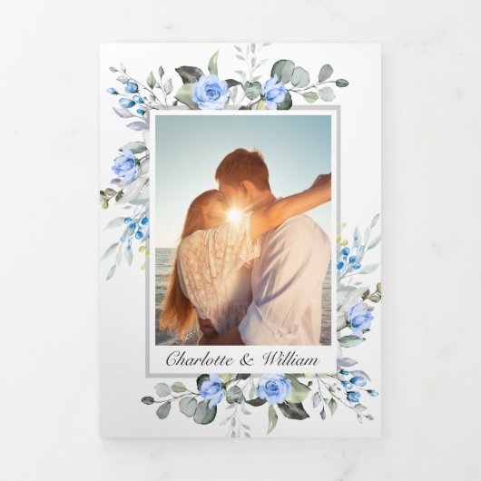 Elegant Eucalyptus Blue Rozen Greenery Wedding Drieluik Uitnodiging (Cover)