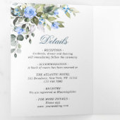 Elegant Eucalyptus Blue Rozen Greenery Wedding Drieluik Uitnodiging (Binnenzijde eerst)
