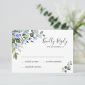 Elegant Eucalyptus Blue Rozen Weddenschap RSVP Kaartje (Staand voorkant)