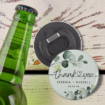 Elegant Eucalyptus Dank je huwelijk Button Flesopener<br><div class="desc">Dusty lichtgroen met waterverf eucalyptus verlaat de flesopener met dank aan uw hart en uw naam en datum. Perfect idee voor huwelijksgunsten of cadeaus voor gasten voor elke gelegenheid.</div>