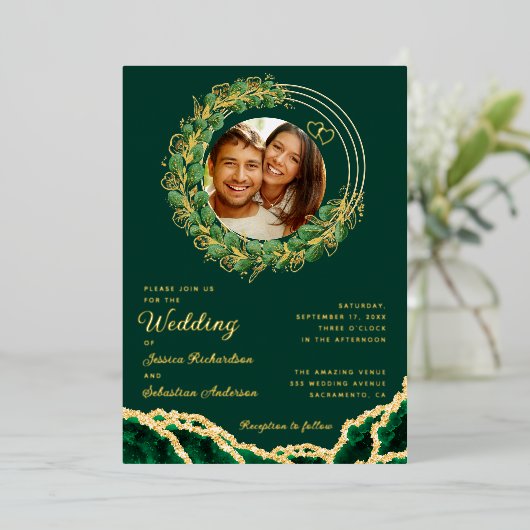 Elegant Eucalyptus Emerald Green and Gold Wedding Folie Uitnodiging (Staand Voorkant)