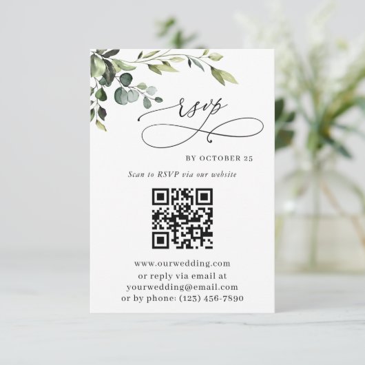 Elegant Eucalyptus Floral Wedding QR Code RSVP Kaartje (Staand voorkant)