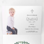 Elegant Eucalyptus Greenery Boy Foto Baptisme Drieluik Uitnodiging (Binnenzijde eerst)