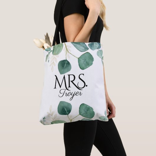 Elegant Eucalyptus Greenery Custom Name Bride Tote Bag (Dichtbij)