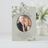 Elegant Eucalyptus Greenery & Photo Sage Wedding Save The Date (Staand voorkant)