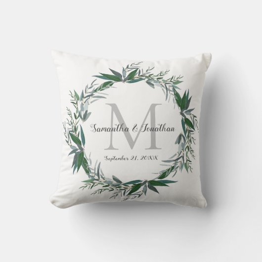 Elegant Eucalyptus Monogram White Wedding Keepslag Kussen (Voorkant)