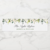 Elegant Eucalyptus White Roses Rehearsal Dinner Waterfles Etiket (Enkel label)