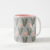 Elegant Family Name Monogram Peach Tulips Painting Tweekleurige Koffiemok (Voorkant rechts)