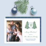 Elegant Fir Tree Blue White Baubles Family Afbeeld Feestdagenkaart<br><div class="desc">* Fotokrediet: Fotografie © Storytree Studios, Stanford, CA ** / Chinoiserie Prettige feestdagen fotokaart met ruimte voor een monogram met één letter en een familiefoto. De waterverf elementen (kerstboom, planter en bubbels) werden oorspronkelijk door mij in waterverven op 100% katoenpapier geschilderd voordat ze gescand en geordend/digitaal vormgegeven werden. Het omgekeerde...</div>