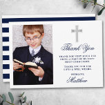 Elegant First Heilige Commune Foto Blauwe Stripes Bedankkaart<br><div class="desc">Elegant First Heilige Communie Dank je kaart met Silver Cross. Foto vooraan. Navy Blue Script. Blauw en wit gestreept terug.</div>