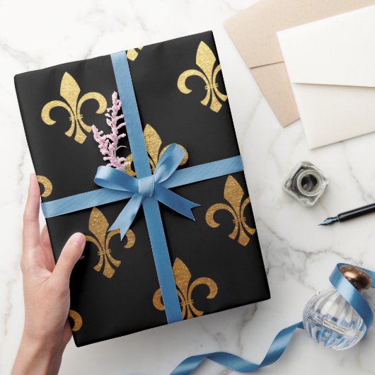 elegant Fleur De Lis-patroon zwarte gouden plaat Cadeaupapier (Geschenken)
