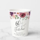 Elegant Floral 60th Birthday Party Papieren Bekers<br><div class="desc">Elegant papieren bekertjes voor haar 60ste verjaardagsfeest met "60 & Fabulous" in een stijlvol script en waterverf boekjes van woestelrode,  wazige roze en paarse bloemen met een grijze sheid. Pas haar naam en de feestdatum aan.</div>