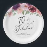 Elegant Floral 70th Birthday Party Papieren Bordje<br><div class="desc">Elegant paper borden voor haar 70ste verjaardagsfeest met "70 & Fabulous" in een stijlvol script en waterverf boekjes van woedend rood,  wazige roze en paarse bloemen met een grijze veters.</div>