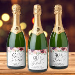 Elegant Floral 90th Birthday Party Sparkling Wijnetiket<br><div class="desc">Elegante wijnetiketten voor haar 90ste verjaardagsfeestje met "90 & Fabulous" in een chic kalligrafiescript en waterverf boeketten van bordeaux rode en blush roze bloemetjes met licht salie groen.</div>