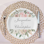 Elegant Floral Blush Pink Peony Sage Leaf Wedding Papieren Bordje<br><div class="desc">Een elegante florale bouquet van de waterverf blauw roze pinda's en ivoren rozen lijst deze mooie borden van de lentevertrouwpartij. De botanische tapijten van de groene eucalyptusbladeren van de sage versieren de grens die omringt het mooie cursieve manuscript. Een prachtige persoonlijke toevoeging aan een tuinbruiloft receptie tijdens de zomer. Dit...</div>