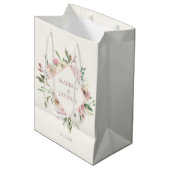 Elegant Floral Blush Pink Peony Summer Weddenschap Medium Cadeauzakje (Voorkant Gekanteld)