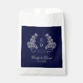 Elegant Floral Crest Navy Monogram Wedding Bedankzakje (Voorkant)
