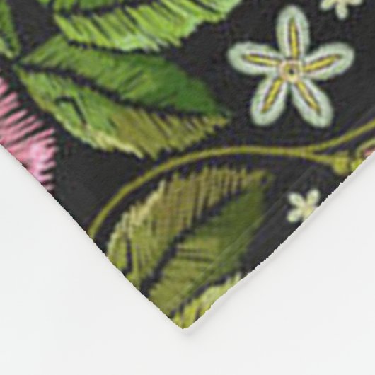 Elegant Floral Embroidery Pattern Black Background Fleece Deken (Hoek)