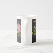 Elegant Floral Embroidery Pattern Black Background Porselein Kop (Achterkant)