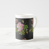 Elegant Floral Embroidery Pattern Black Background Porselein Kop (Voorkant rechts)