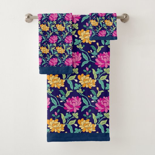 Elegant Floral Flowers Pink Yellow Buds Greenery Bad Handdoek (Insitu)