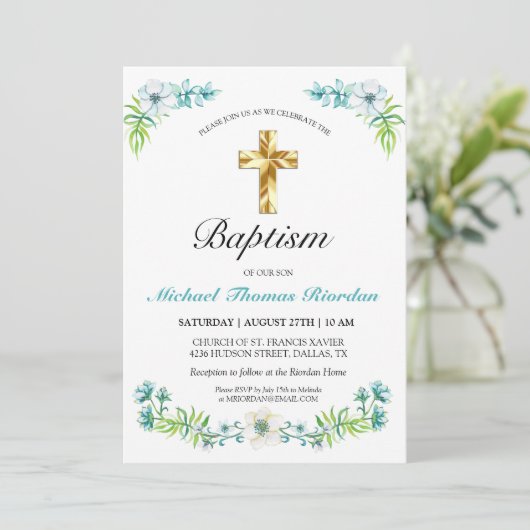 Elegant Floral Gold Cross Boy Baptism Uitnodiging (Staand voorkant)