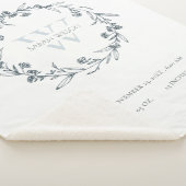 Elegant Floral Laurel Wreator Monogram Baby Stats Sherpa Deken (3/4)