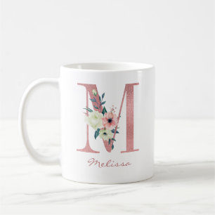 Elegant Floral Letter M Roze en Ivory Bouquet Koffiemok