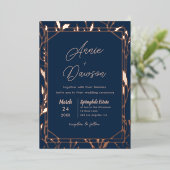 Elegant Floral Navy & Roos Gold Wedding Folie Uitnodiging (Staand Voorkant)