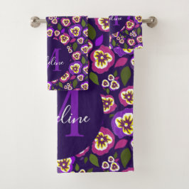 Elegant Floral Pansies Pattern Paars Monogram Bad Handdoek